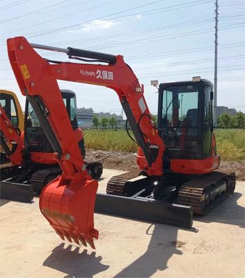 공급 5.5 TON 쿠보타 u55 발굴기 낮은 작업 시간 0-2000 사용 된 미니 발굴기