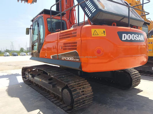 사용 된 Doosan DX300 Excavator 1.5M3 버킷 용량과 30000 KG 기계 무게