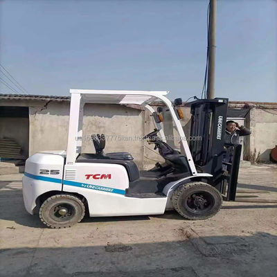훌륭한 성능 2500kg 무게와 4.5 전체 차원으로 사용 된 TCM 25 포크리프트