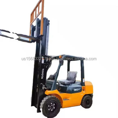 강력한 디젤 엔진 사용 토요타 7F30 포크리프트 3000kg 무게와 큰 효율성